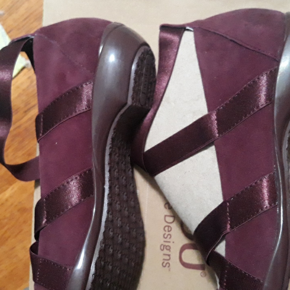Burgundy Ballet Style  Suede Flats Sz 8.5 - Picture 9 of 16